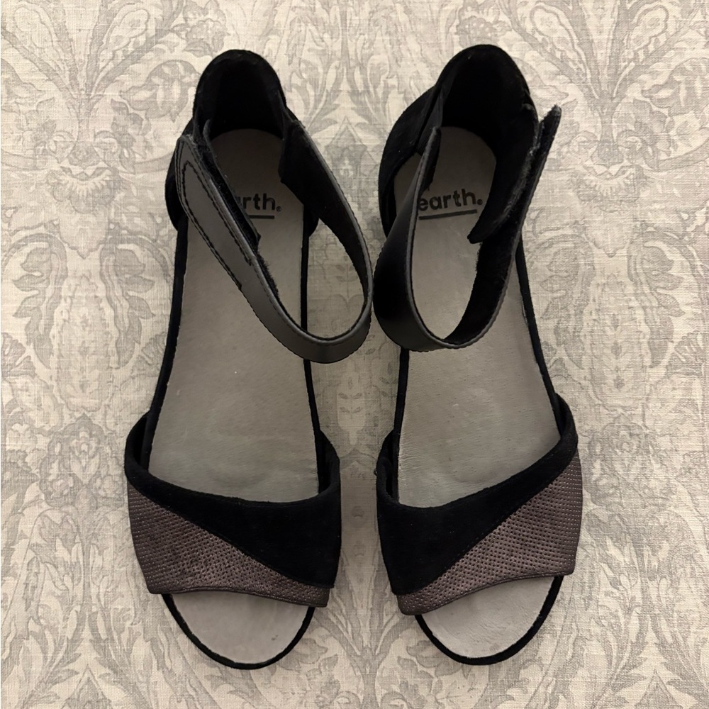 Earth Sagittarius Wedge Sandals - 10W Pewter